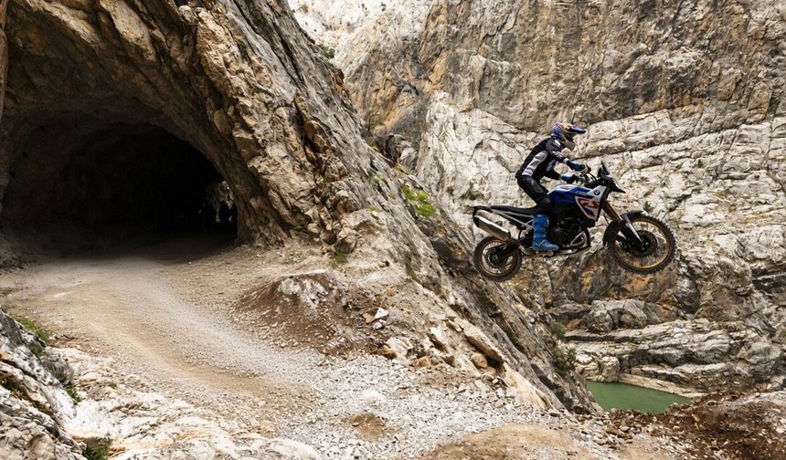 Motosiklet Tutkunlarının Zorlu Rotası