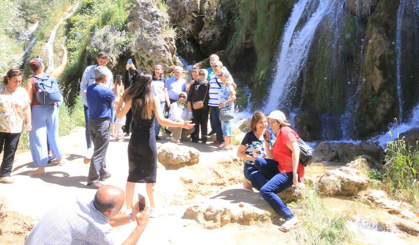 Üniversitelilerin İlk Durağı Girlevik Şelalesi Oldu