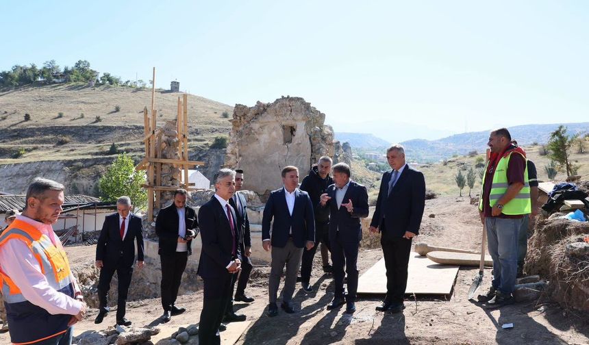 Sultan Melik Türbesinde Restorasyon Çalışmaları