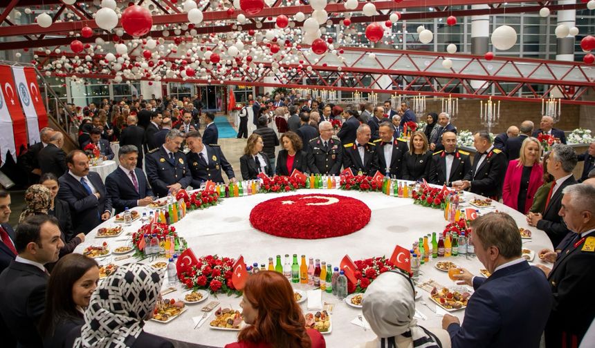 Erzincan'da Cumhuriyet'in 103. Yılı Resepsiyonla Kutlandı