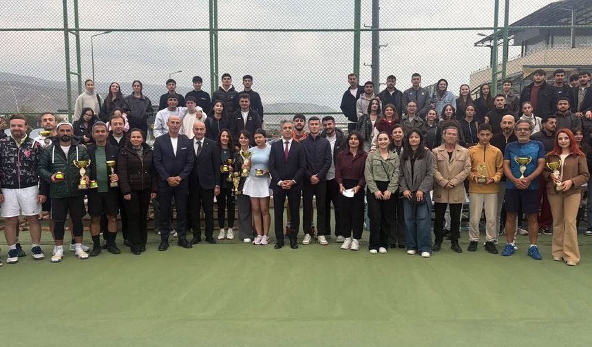 EBYÜ'de Cumhuriyet Bayramı Tenis Turnuvası Düzenlendi