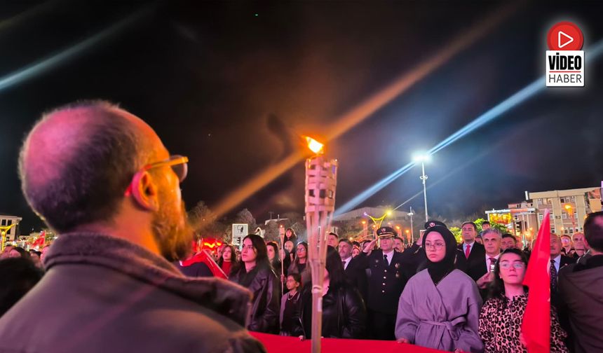 Erzincan’da Cumhuriyet’in 103. Yılı Fener Alayıyla Kutlandı