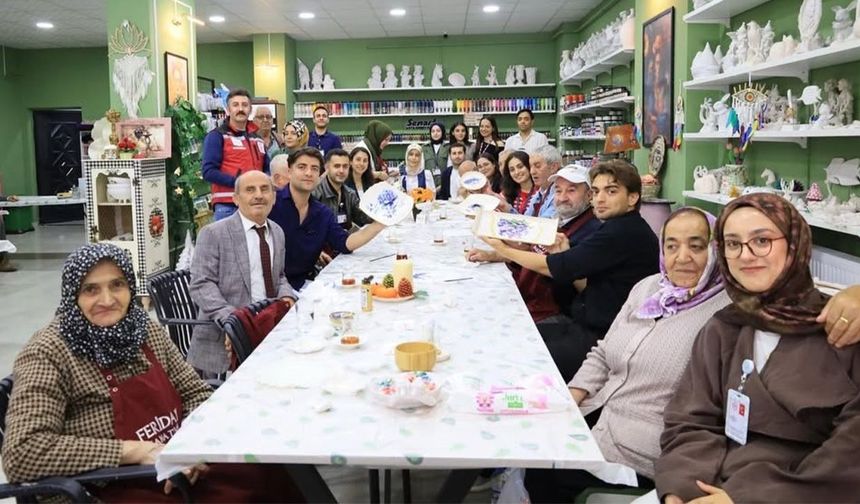 Gençler ve Yaşlılardan Ortak Sanat Çalışması