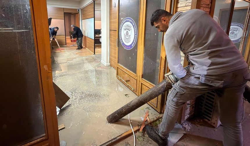 Kemaliye’de Bazı İş Yerlerini Su Bastı