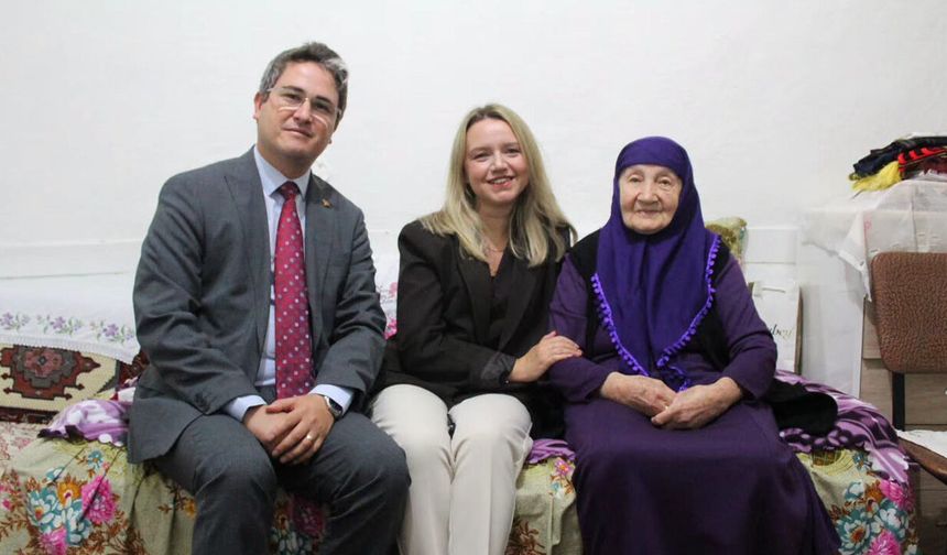 Kemaliye’de Yaşlılar Haftası’nda Hane Ziyaretleri