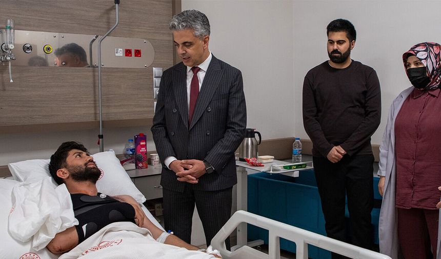 EBYÜ Rektöründen Öğrencilere Moral Ziyareti