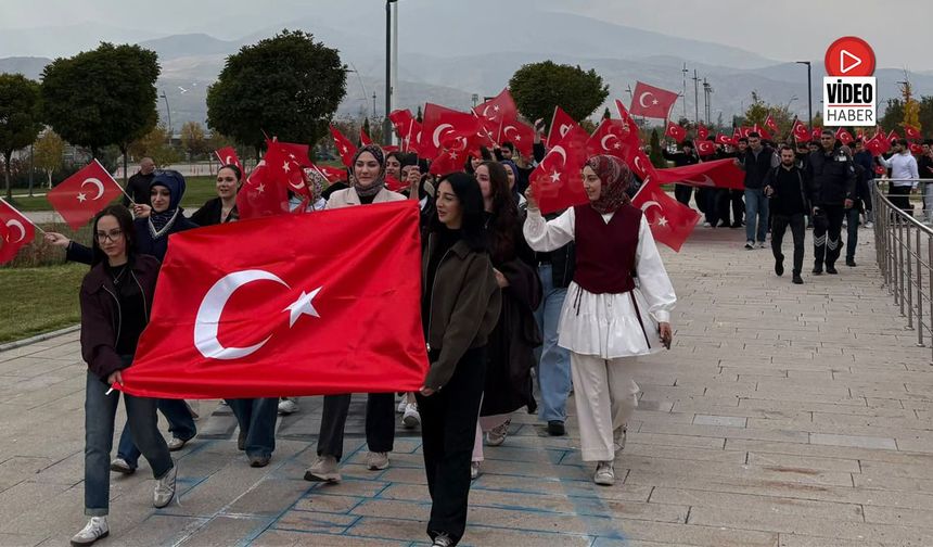 EBYÜ’de Türk Bayraklarıyla Cumhuriyet Yürüyüşü