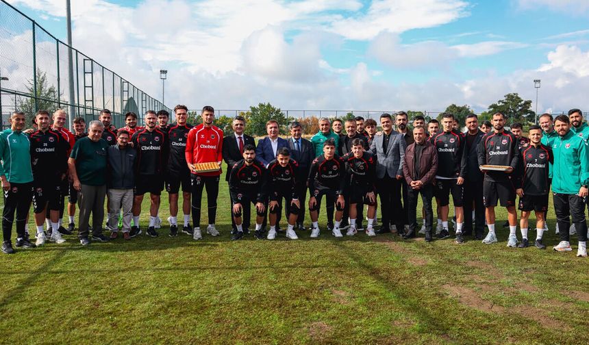 Erzincanspor Antrenmanı Öncesi Sürpriz Ziyaret